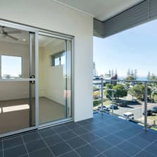 Fly screen — install 1