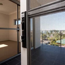 Fly screen — install 2