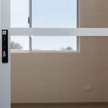 Fly screen — install 4